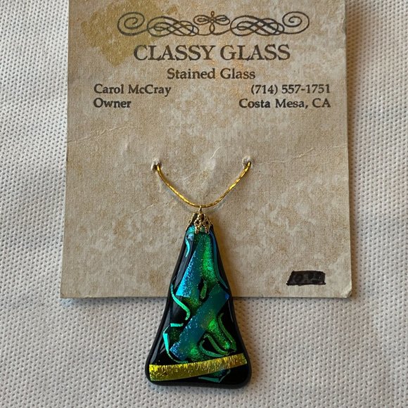 Classy Glass Green & Gold Pendant Necklace - Picture 2 of 8